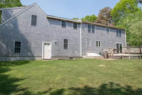 8 Yachstman Cir, Mashpee, MA 02649 photo 12