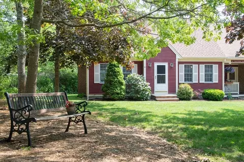 8 Yachstman Cir, Mashpee, MA 02649 photo 2