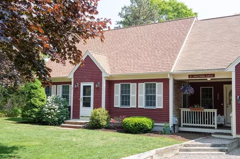 8 Yachstman Cir, Mashpee, MA 02649