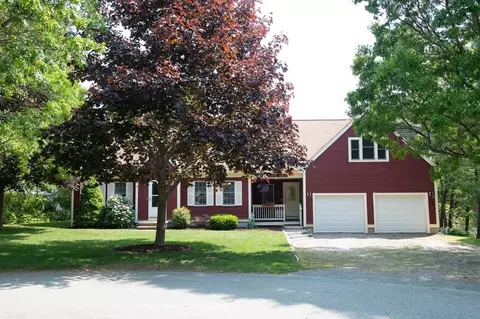 8 Yachstman Cir, Mashpee, MA 02649 photo 3