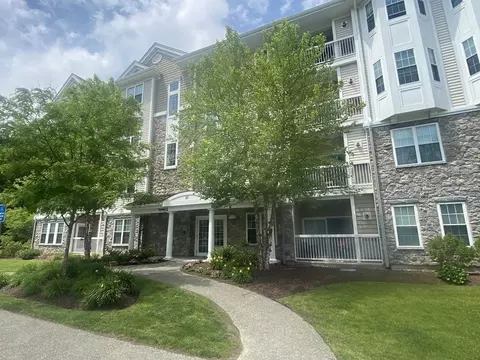 23 Augustus Ct #4002, Reading, MA 01867