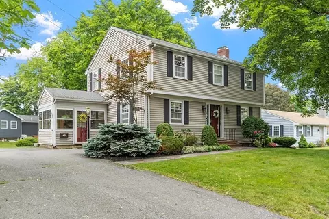 64 Trull Ln, Lowell, MA 01852