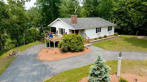 462 Goldthwaite Rd, Northbridge, MA 01588