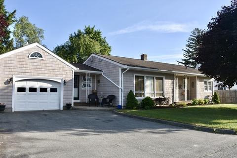 7 Nicholas St, Fairhaven, MA 02719