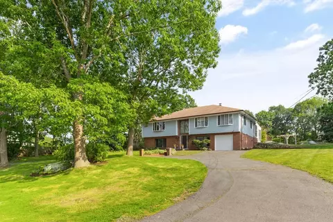 2 Saint Anthonys Ln, Gloucester, MA 01930 photo 2