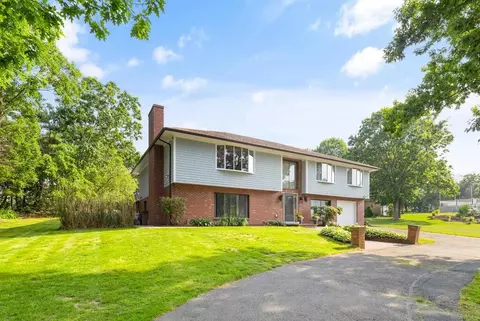 2 Saint Anthonys Ln, Gloucester, MA 01930 photo 3