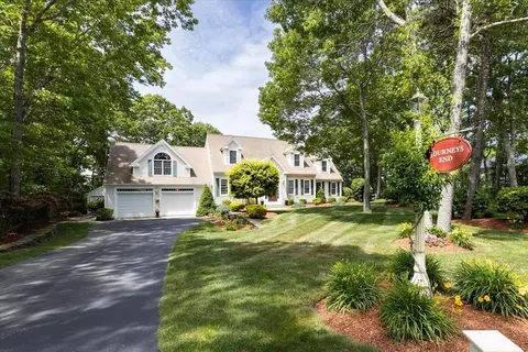 37 Cedar Oaks Dr, Plymouth, MA 02360