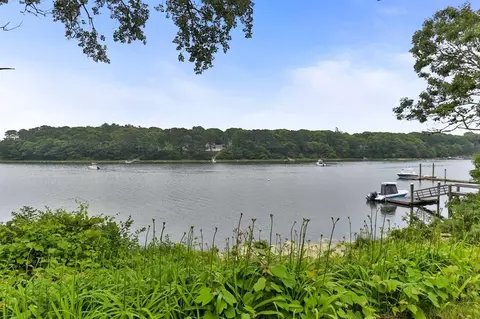 87 Lighthouse Ln, Mashpee, MA 02649 photo 2