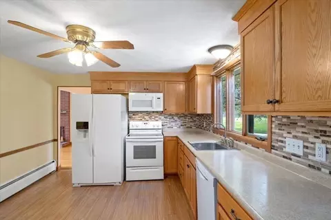 125 Scott Cir, Dedham, MA 02026 photo 9