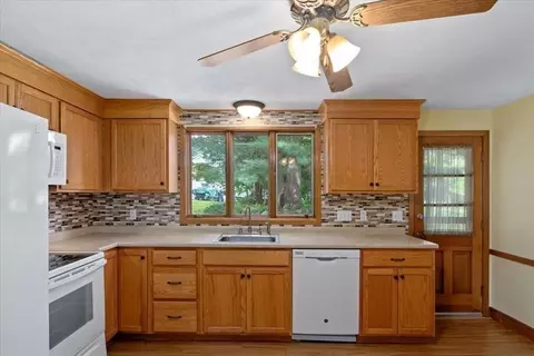 125 Scott Cir, Dedham, MA 02026 photo 8