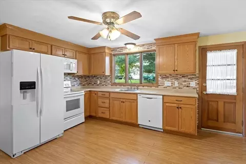 125 Scott Cir, Dedham, MA 02026 photo 10
