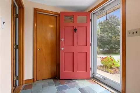 125 Scott Cir, Dedham, MA 02026 photo 3