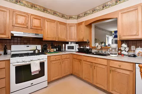 338 Whiting St, Hanover, MA 02339 photo 4