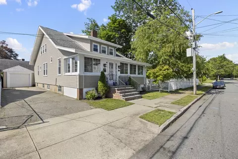 430 W Clinton St, New Bedford, MA 02740