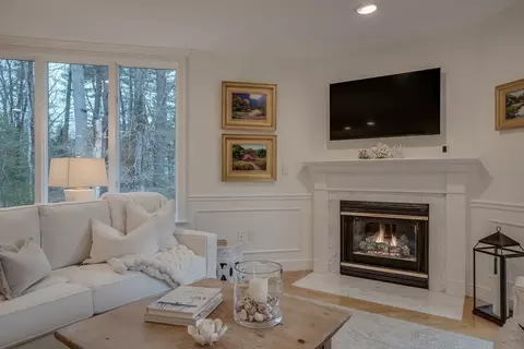 11 Eagle Ct, Ipswich, MA 01938 photo 4