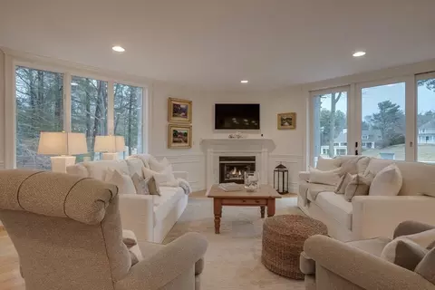11 Eagle Ct, Ipswich, MA 01938 photo 2