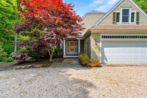 37 Driftwood Cir, Mashpee, MA 02649
