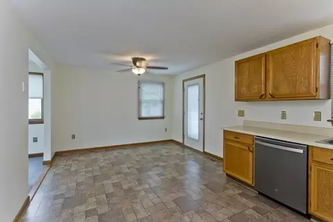 135 Starling Rd, Springfield, MA 01119 photo 4