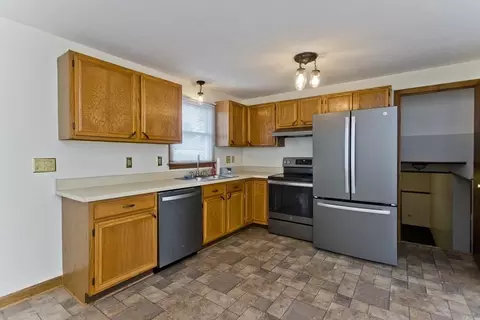 135 Starling Rd, Springfield, MA 01119 photo 5