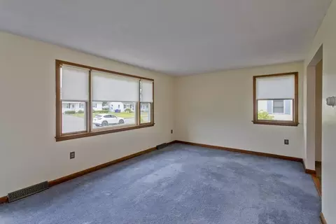 135 Starling Rd, Springfield, MA 01119 photo 2