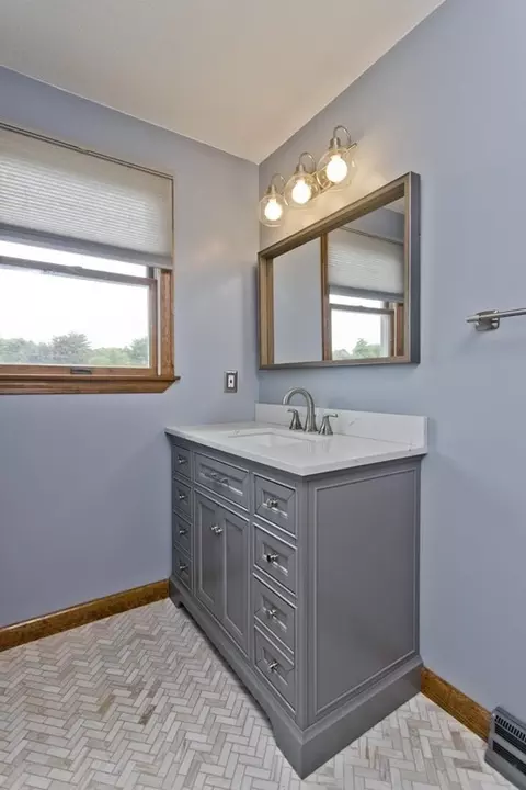135 Starling Rd, Springfield, MA 01119 photo 8