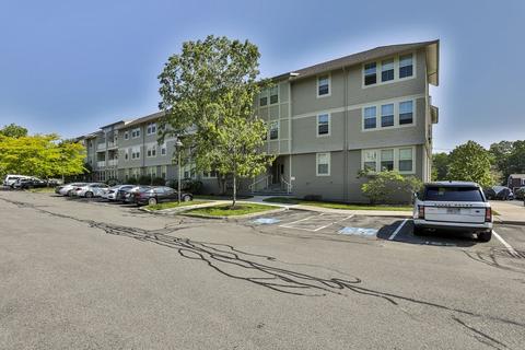 2 Harvest Dr #110, North Andover, MA 01845