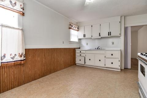 21 Curve St, Dedham, MA 02026 photo 4