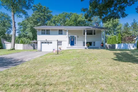 174 Meadowlark Dr, Longmeadow, MA 01106