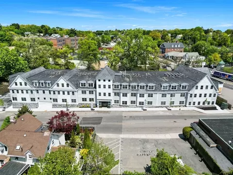 425 Lagrange St #205, Boston, MA 02132