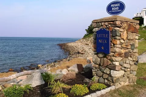 35 Hilltop Rd, Ipswich, MA 01938