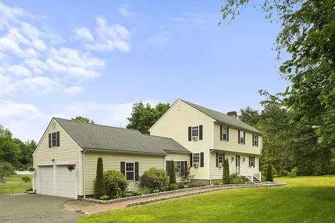 195 Lowell St, Lynnfield, MA 01940
