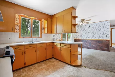 17 Peter St, Chicopee, MA 01020 photo 10