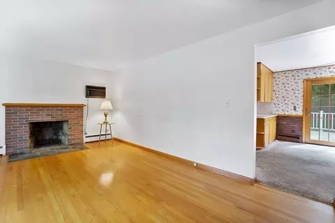 17 Peter St, Chicopee, MA 01020 photo 5