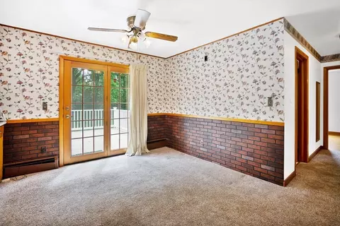 17 Peter St, Chicopee, MA 01020 photo 8