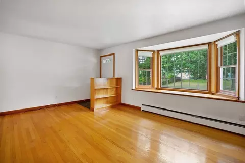 17 Peter St, Chicopee, MA 01020 photo 3