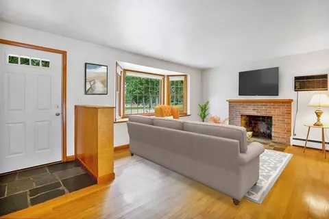 17 Peter St, Chicopee, MA 01020 photo 4