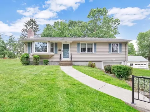 17 Peter St, Chicopee, MA 01020