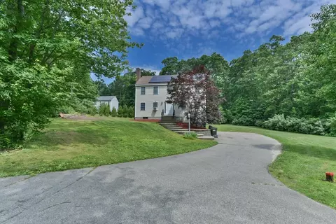 26 Airport Rd, Dudley, MA 01571