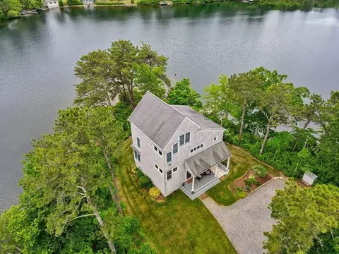 1 Swift Ave, Plymouth, MA 02360
