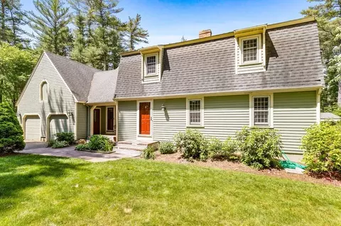35 S Kingman St, Lakeville, MA 02347