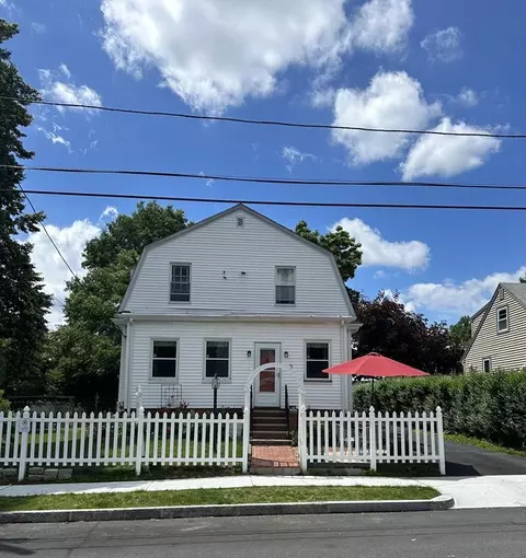 78 Arnold St, Quincy, MA 02169