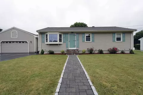24 Frank St, Acushnet, MA 02743
