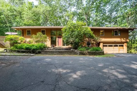 255 Market Hill Rd, Amherst, MA 01002