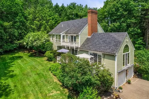 419 Middle St, West Newbury, MA 01985