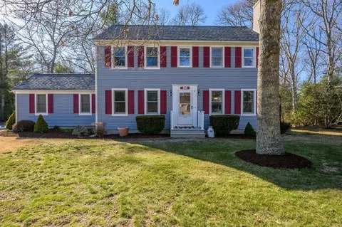 105 Fox Run Ln, Falmouth, MA 02563