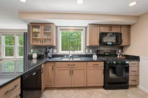 75 Chamberlain Rd, Uxbridge, MA 01569 photo 13