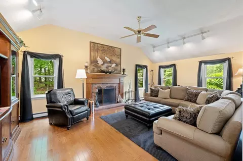 75 Chamberlain Rd, Uxbridge, MA 01569 photo 16