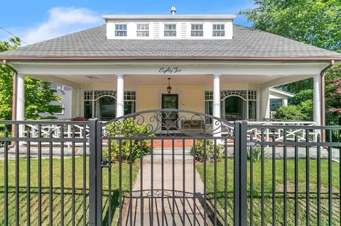 82 Main St, Monson, MA 01057