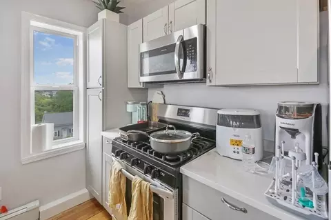 30 Hemans, Worcester, MA 01605 photo 5