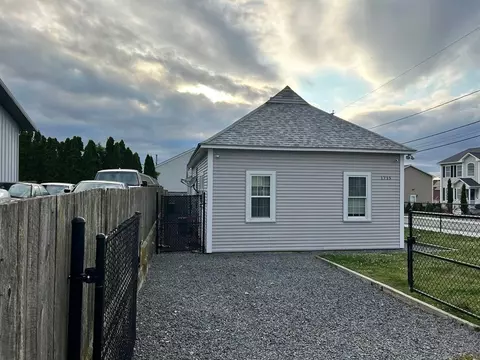 1715 Stafford Rd, Fall River, MA 02721 photo 5